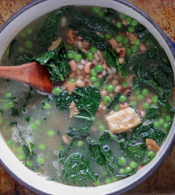Easy Bacon, Black Eyed Pea and Kale Soup